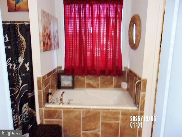 11612 Neon Road Fort Washington, MD 20744 - Photo 39 of 75 Master Bath Soaking Tub