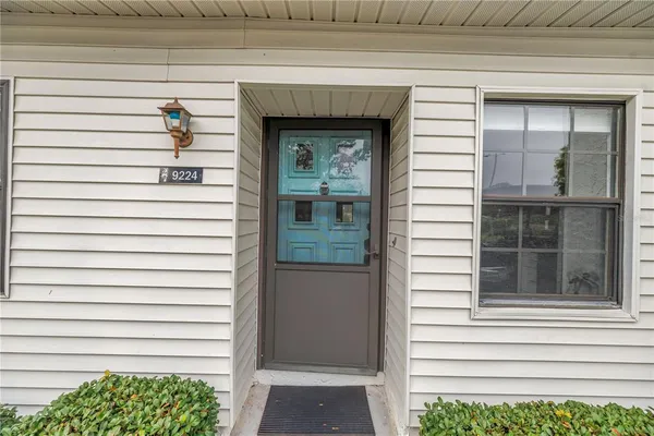 a view of entryway front of house