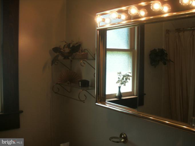 4915 Ross Road Baltimore, MD 21214 - Photo 13 of 27 Bath