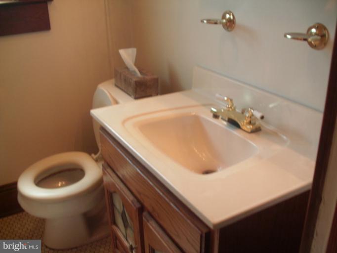 4915 Ross Road Baltimore, MD 21214 - Photo 14 of 27 Bath