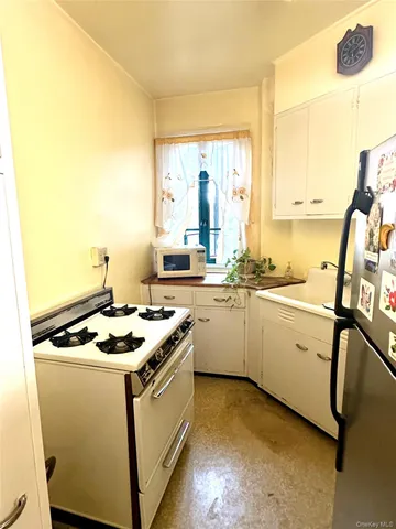 $325,000 | 1545 Unionport Road, Unit 6B | Parkchester