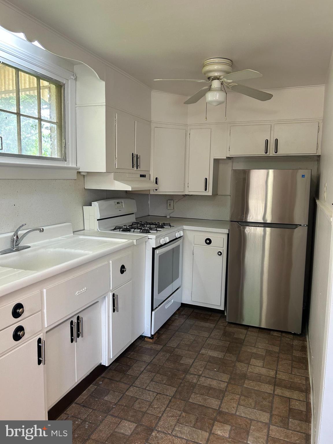 2 Winthrop Road Darby, PA 19023 - Photo 8 of 11 Kitchen