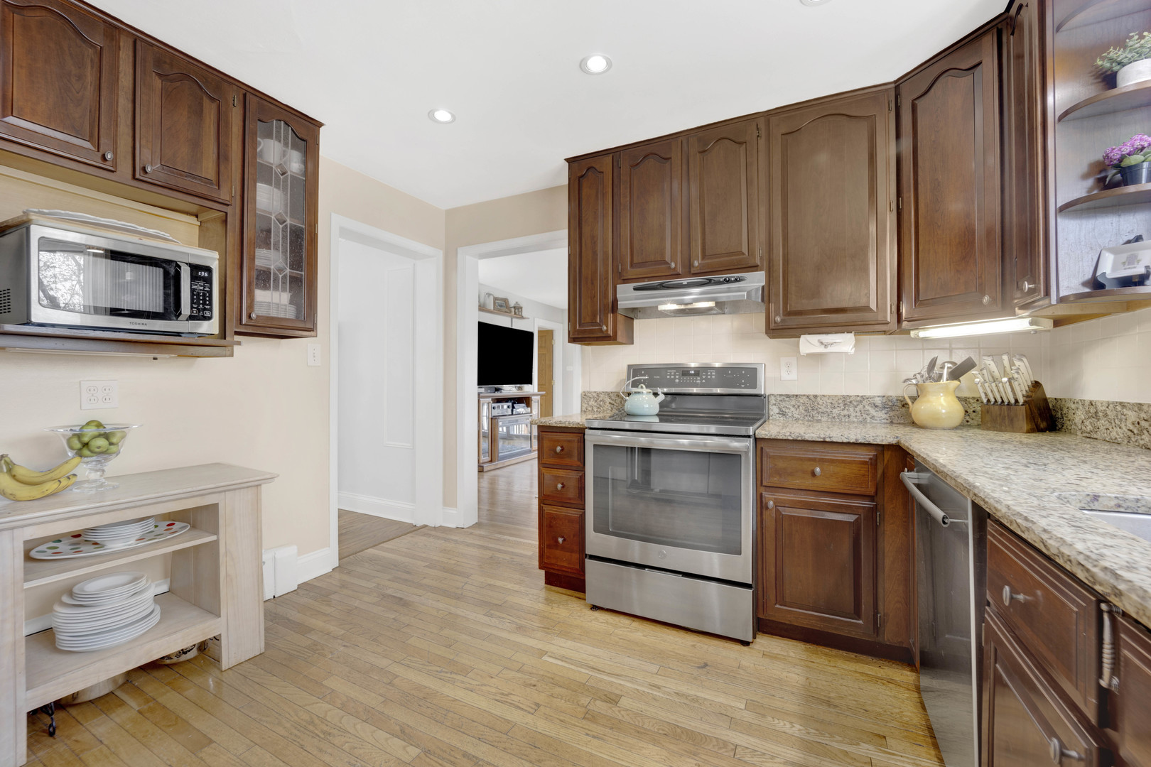 39 North Delaplaine Road Riverside, IL 60546 - Photo 9 of 33 a kitchen with kitchen island granite countertop wooden cabinets stainless steel appliances and a counter space
