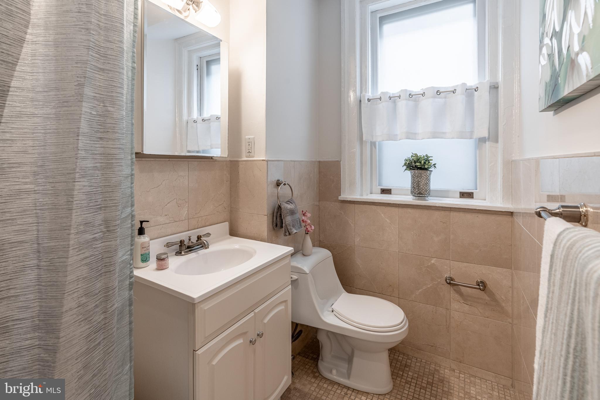 2201 Chestnut Street, Unit 204 Philadelphia, PA 19103 - Photo 12 of 24 Bathroom