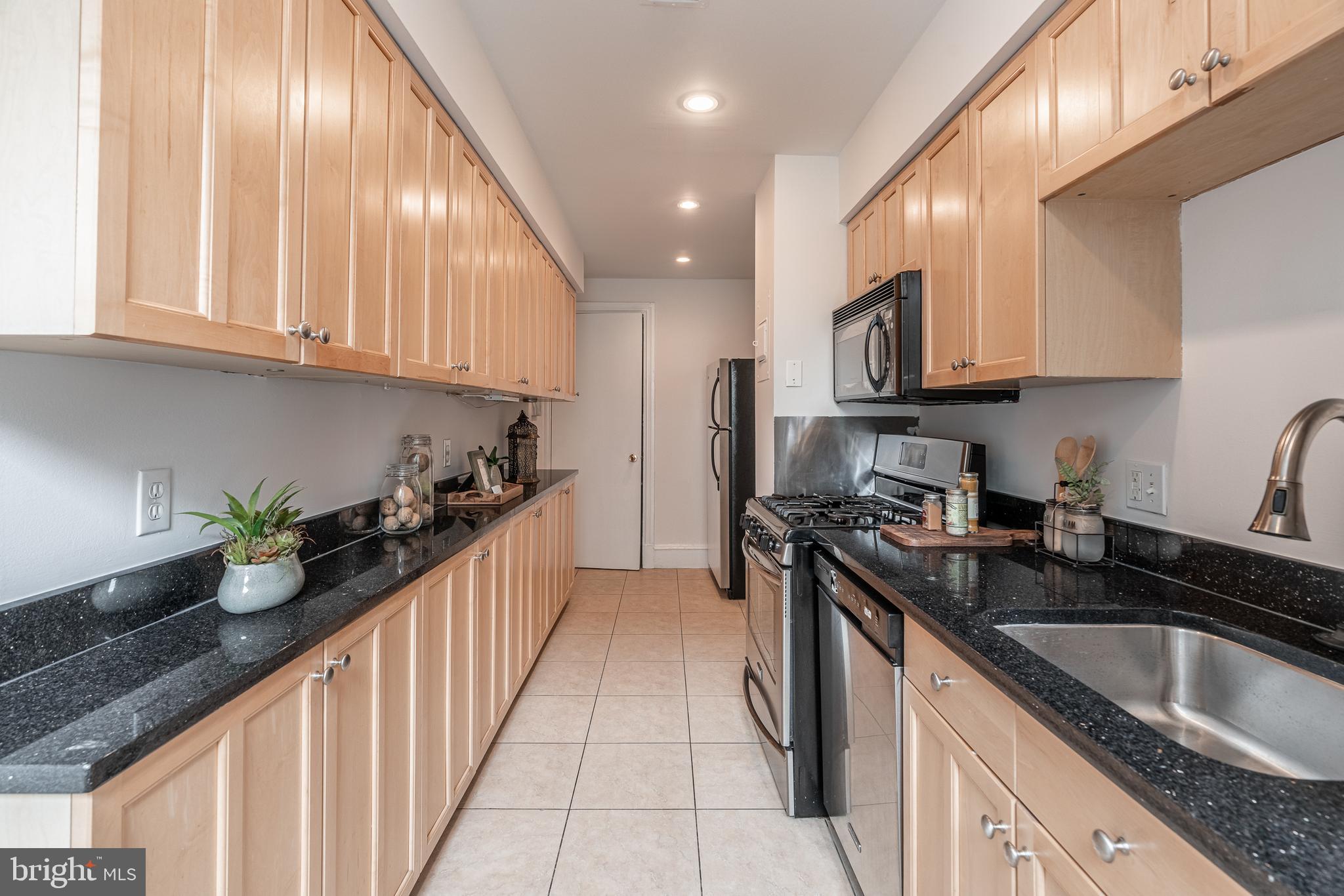 2201 Chestnut Street, Unit 204 Philadelphia, PA 19103 - Photo 19 of 24 Kitchen