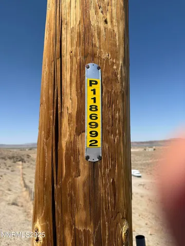 a street sign on a wall next to a wall