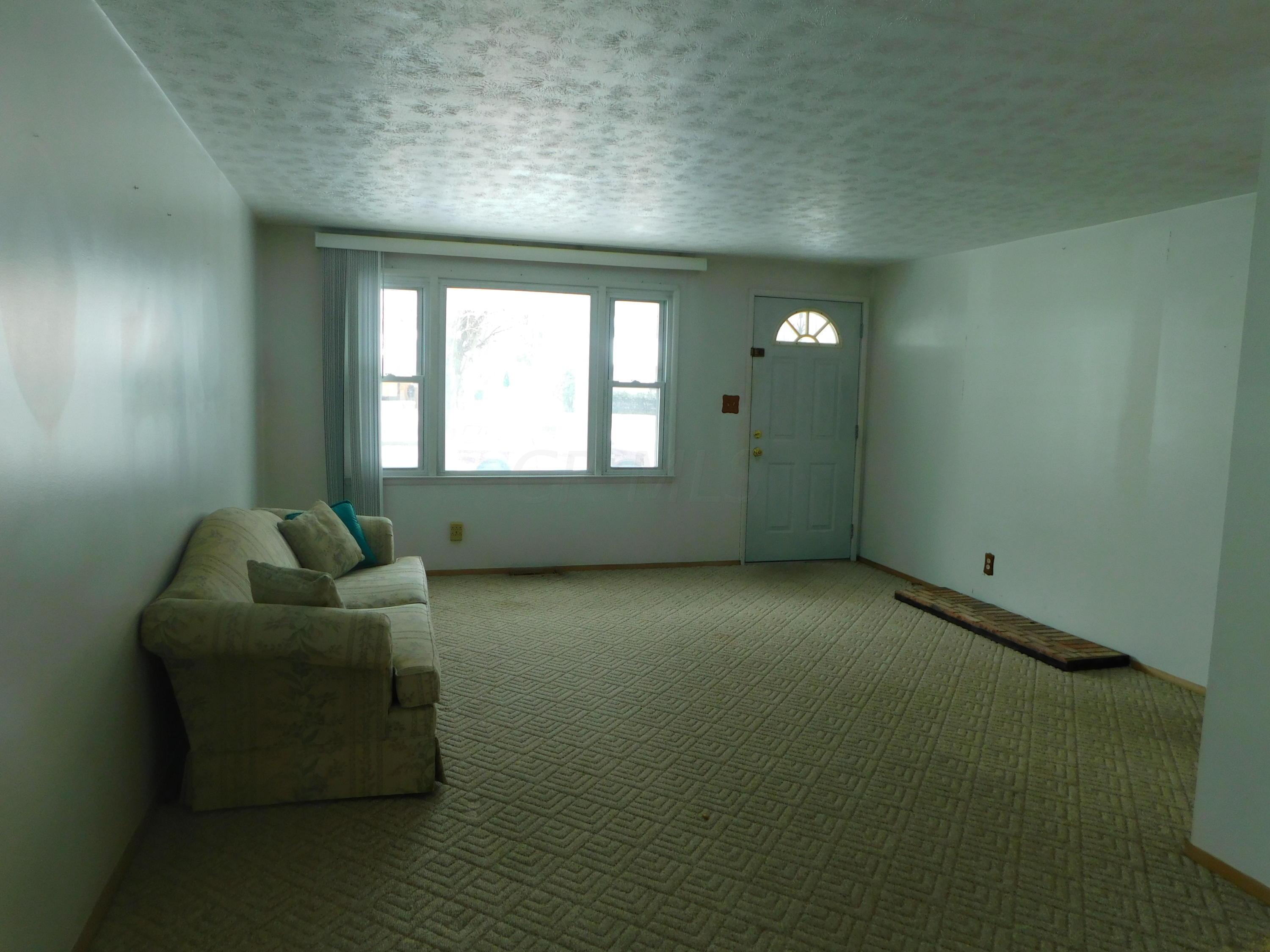 2152 Case Road Columbus, OH 43224 - Photo 2 of 10
