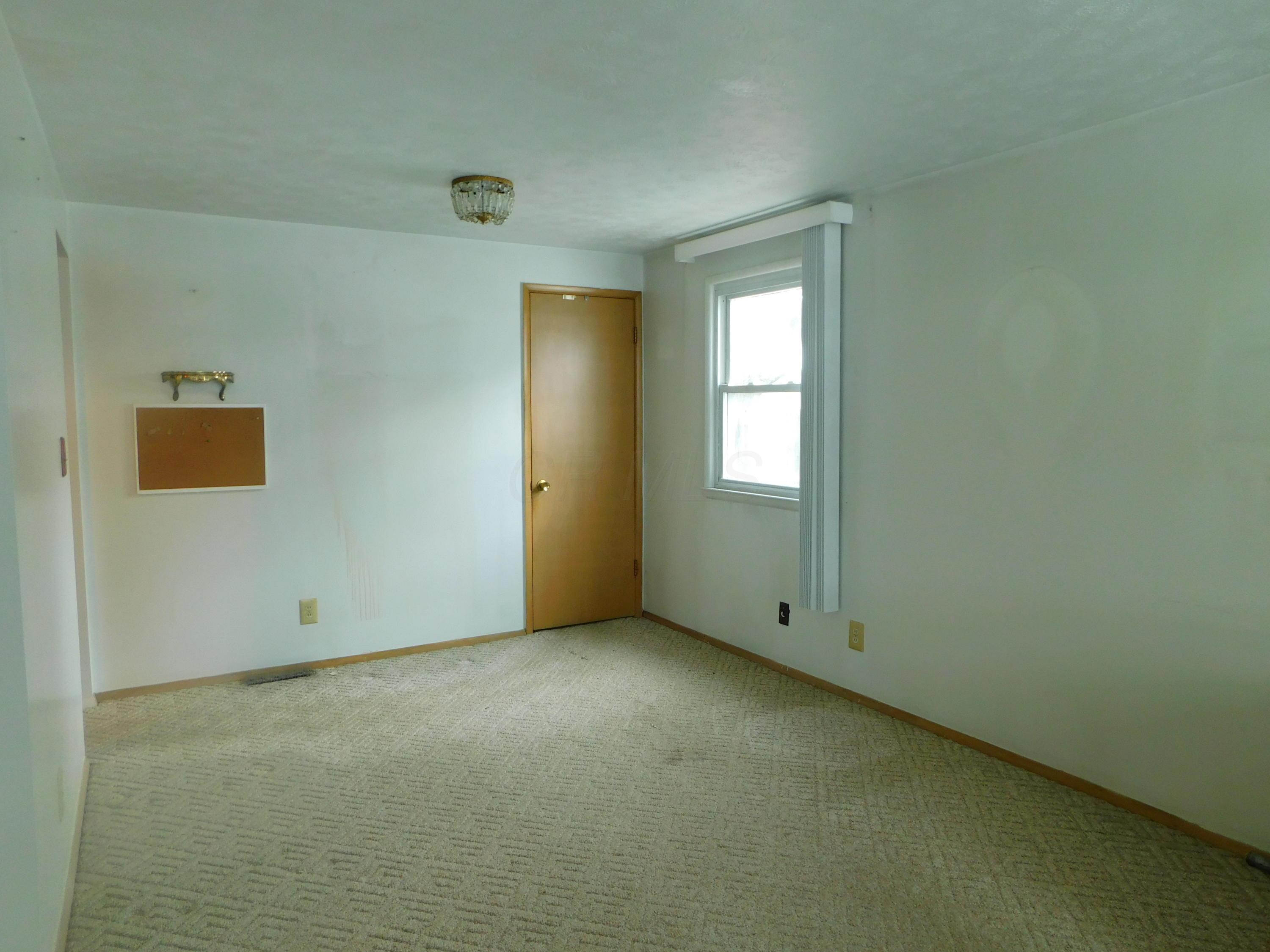 2152 Case Road Columbus, OH 43224 - Photo 3 of 10