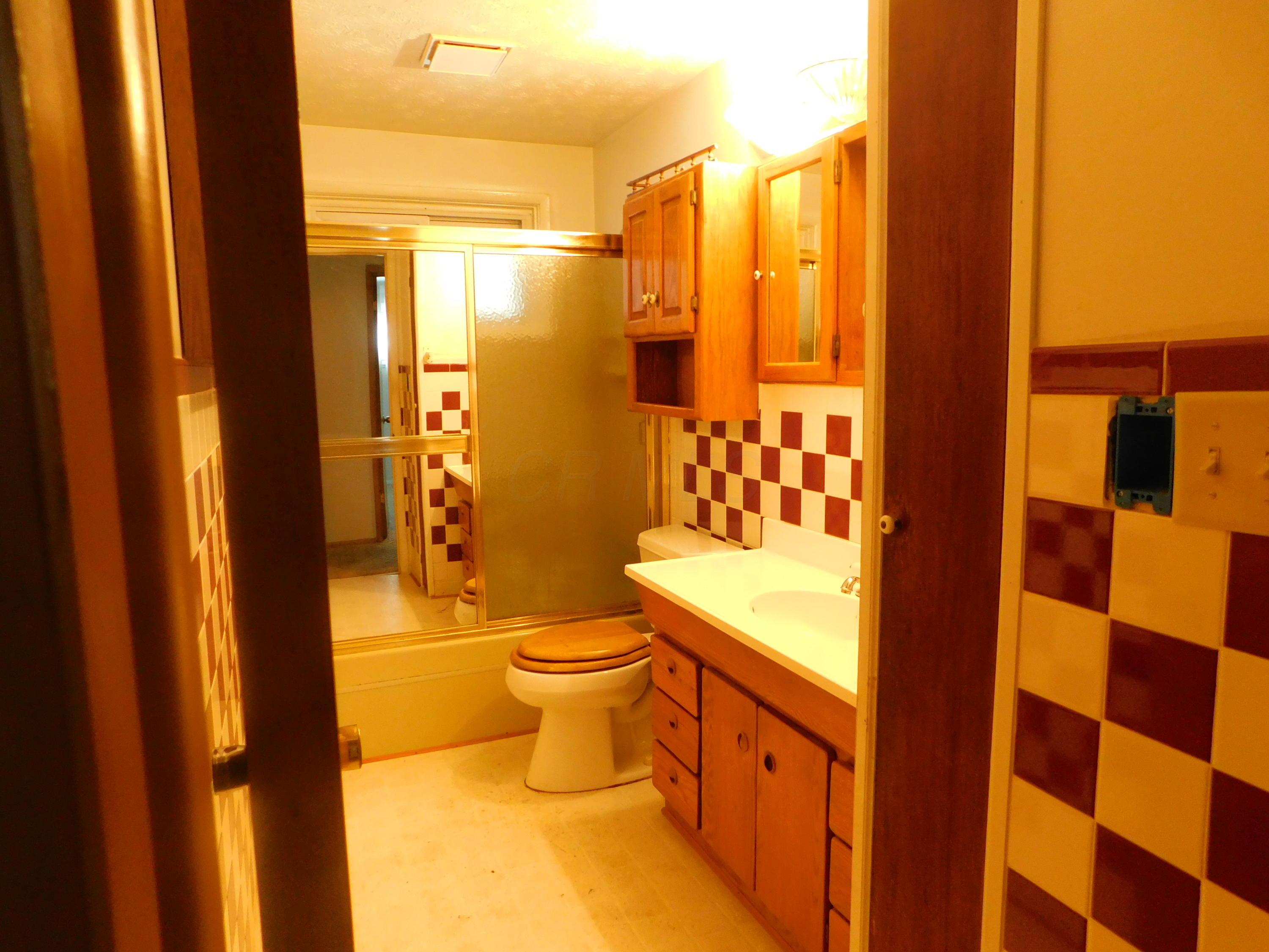 2152 Case Road Columbus, OH 43224 - Photo 5 of 10