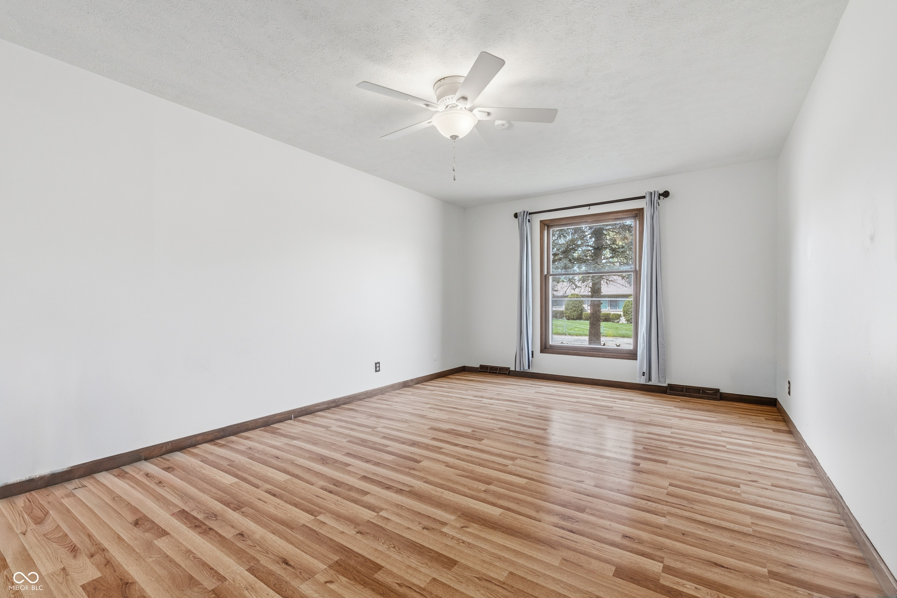 645 Boulder Road Indianapolis, IN 46217 - Photo 5 of 31