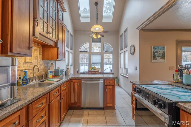 $549,000 | 5705 Lake Front Drive, Poplar Bluff, MO 63901