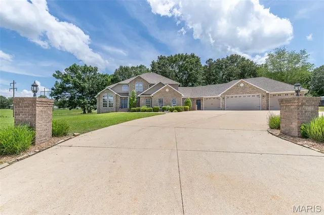$549,000 | 5705 Lake Front Drive, Poplar Bluff, MO 63901