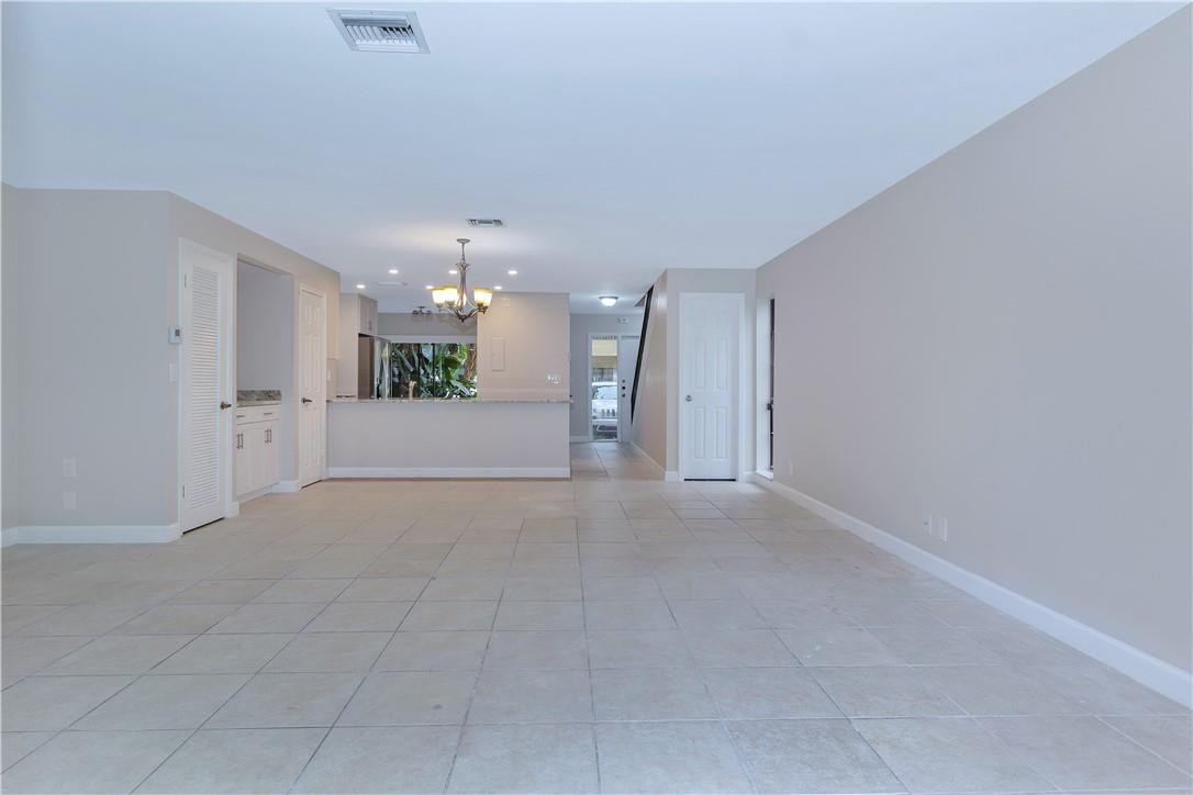 375 Canal Point North, Unit 1020 Delray Beach, FL 33444 - Photo 5 of 22 Photo 5