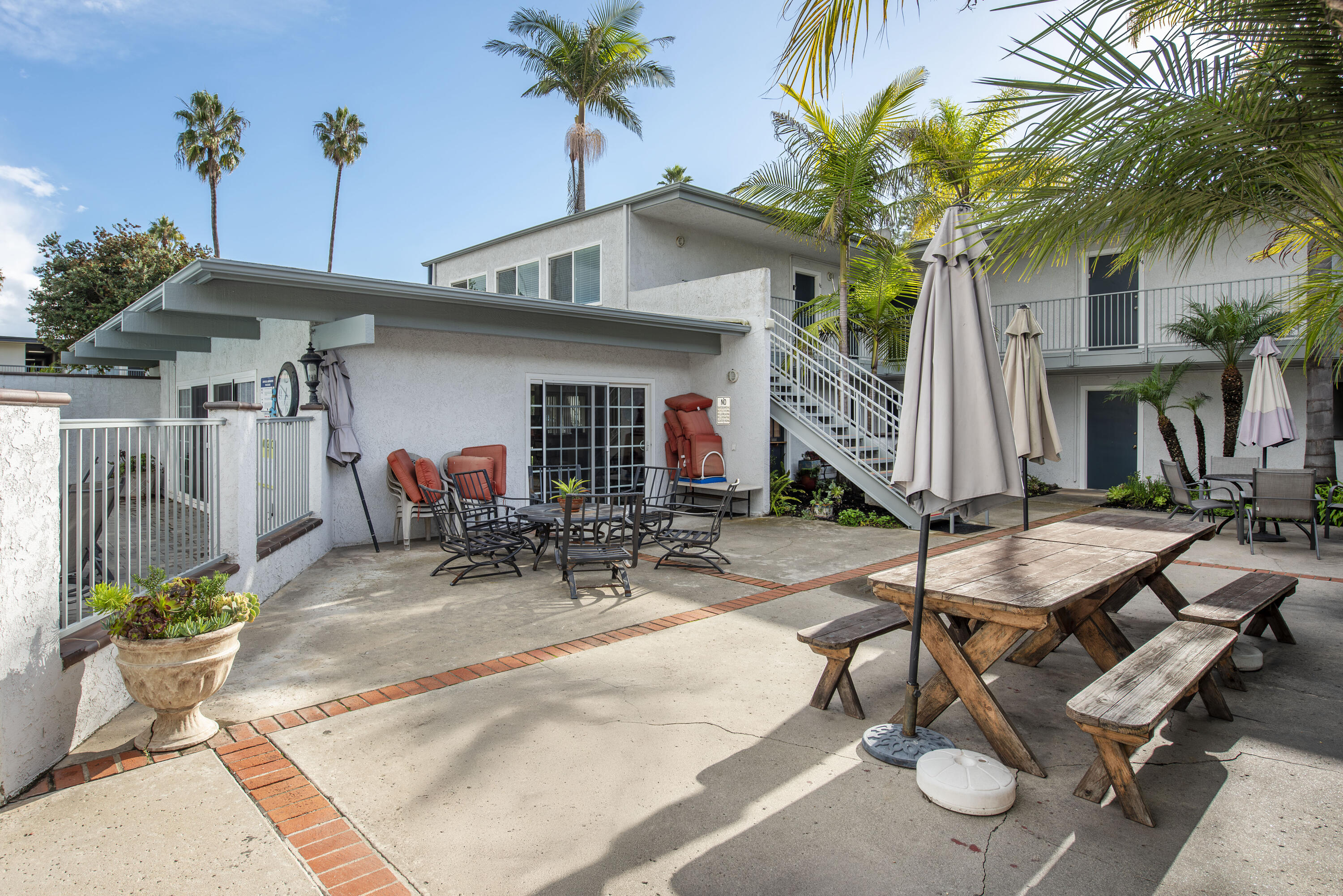4880 Sandyland Road, Unit 39 Carpinteria, CA 93013 - Photo 14 of 21 Common area