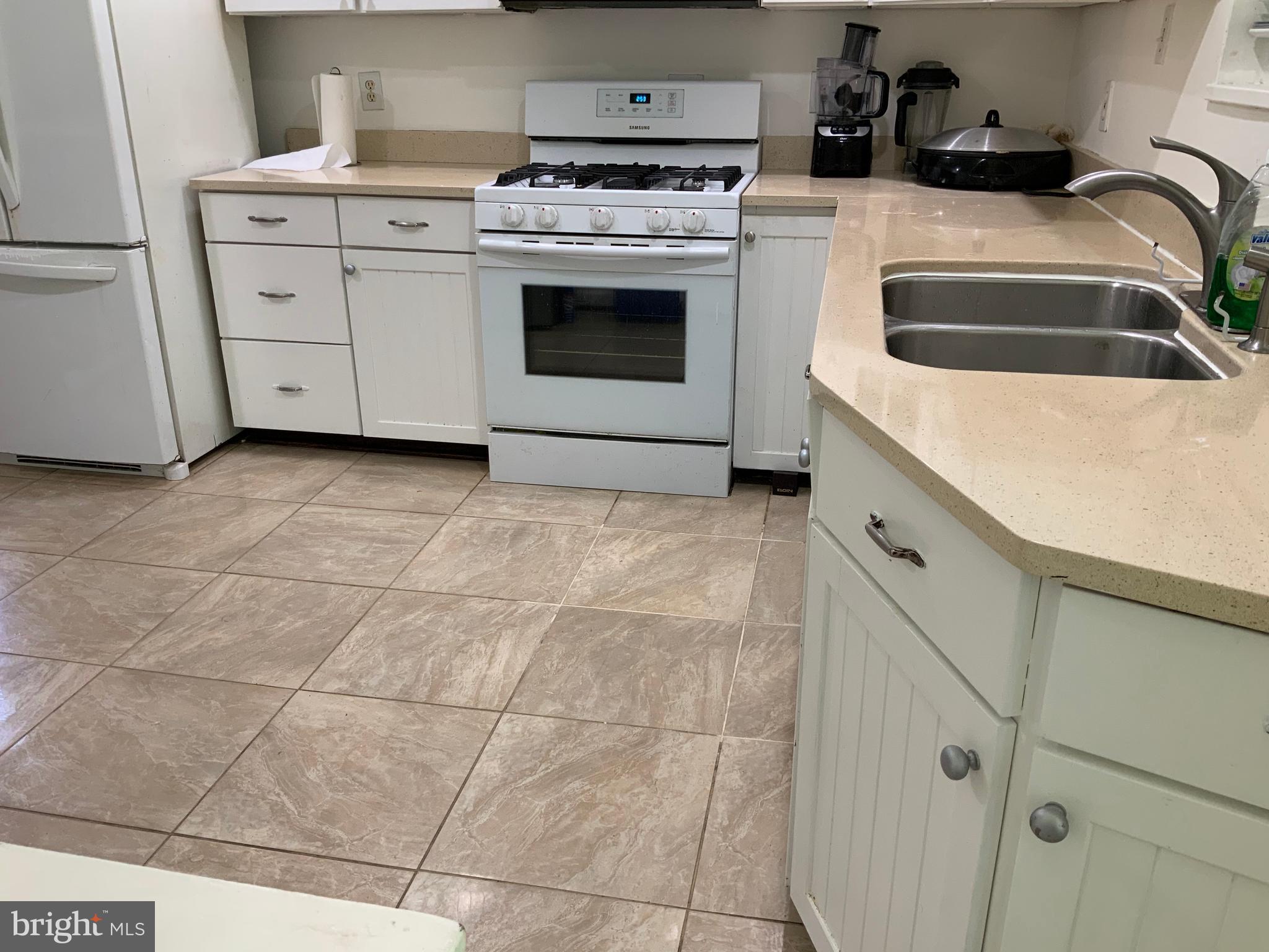 4222 Isbell Street Silver Spring, MD 20906 - Photo 3 of 28
