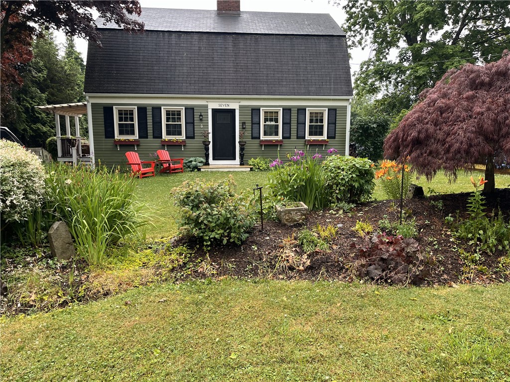 7 Boulevard East Middletown, RI 02842 - Photo 4 of 23