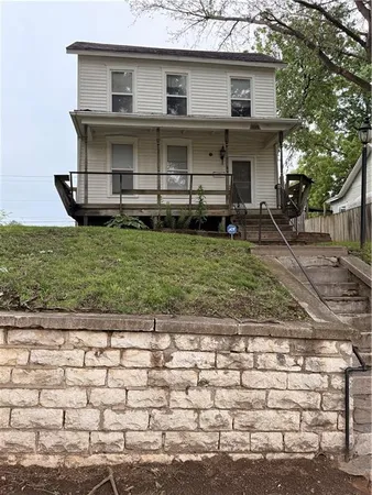 1917 Jones Street, St. Joseph, MO 64501