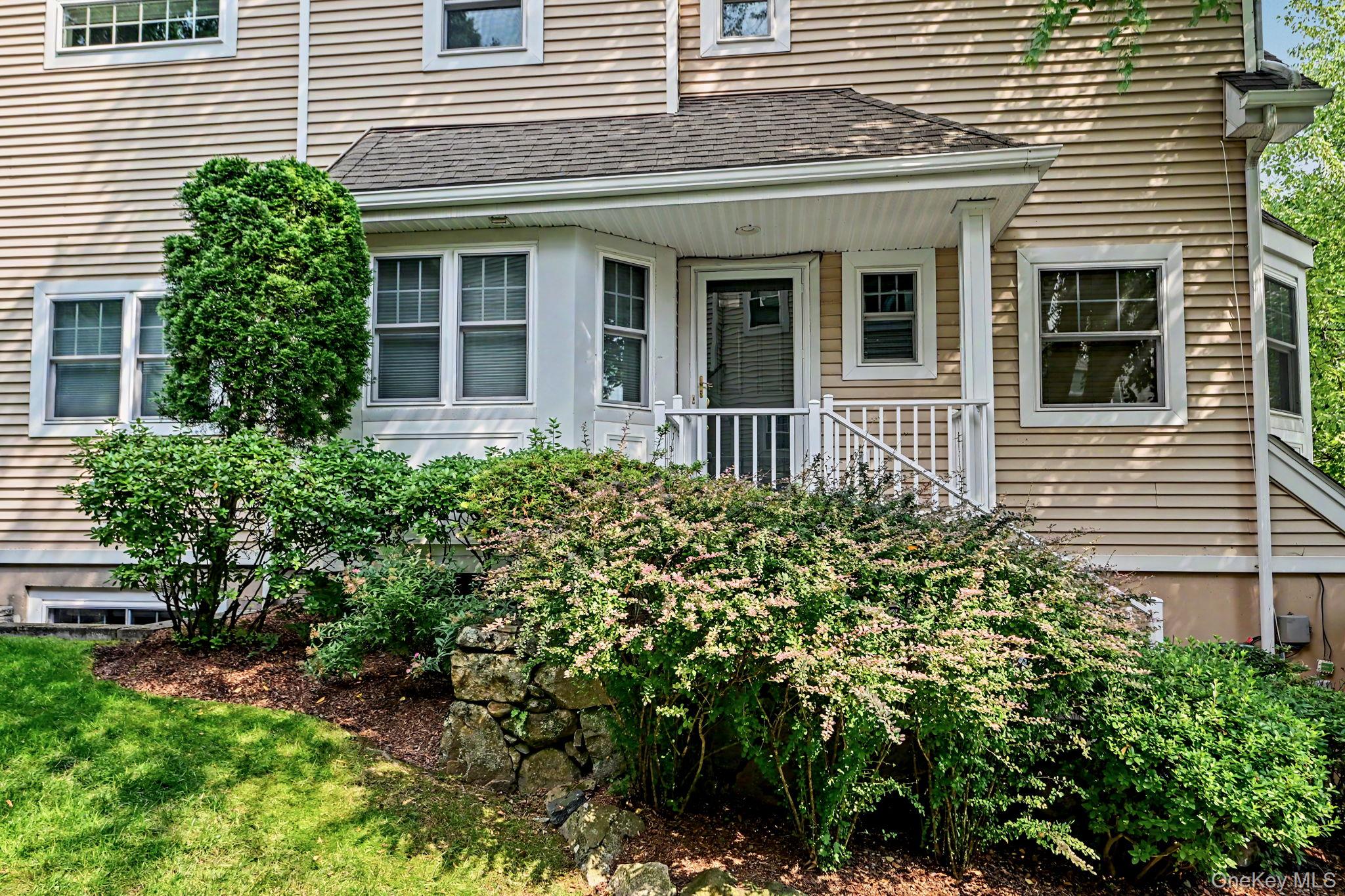34 Winding Ridge Road White Plains, NY 10603 - Photo 4 of 37