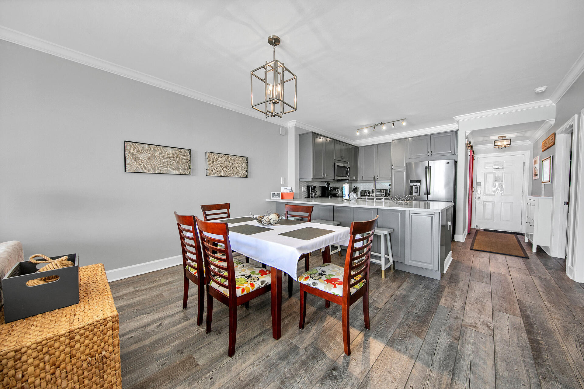 10519 Front Beach Road, Unit 1802B Panama City Beach, FL 32408 - Photo 17 of 32 Dining Area