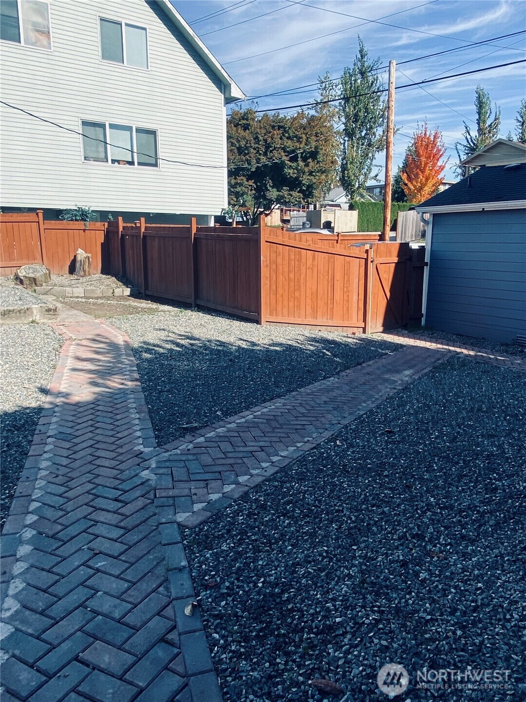 3405 Rockefeller Avenue, Unit C Everett, WA 98201 - Photo 14 of 15 a view of a backyard of the house