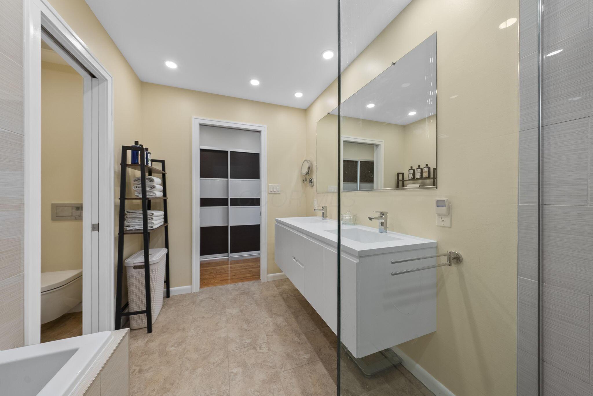 2009 North Devon Road Columbus, OH 43212 - Photo 25 of 67 Primary Bathroom