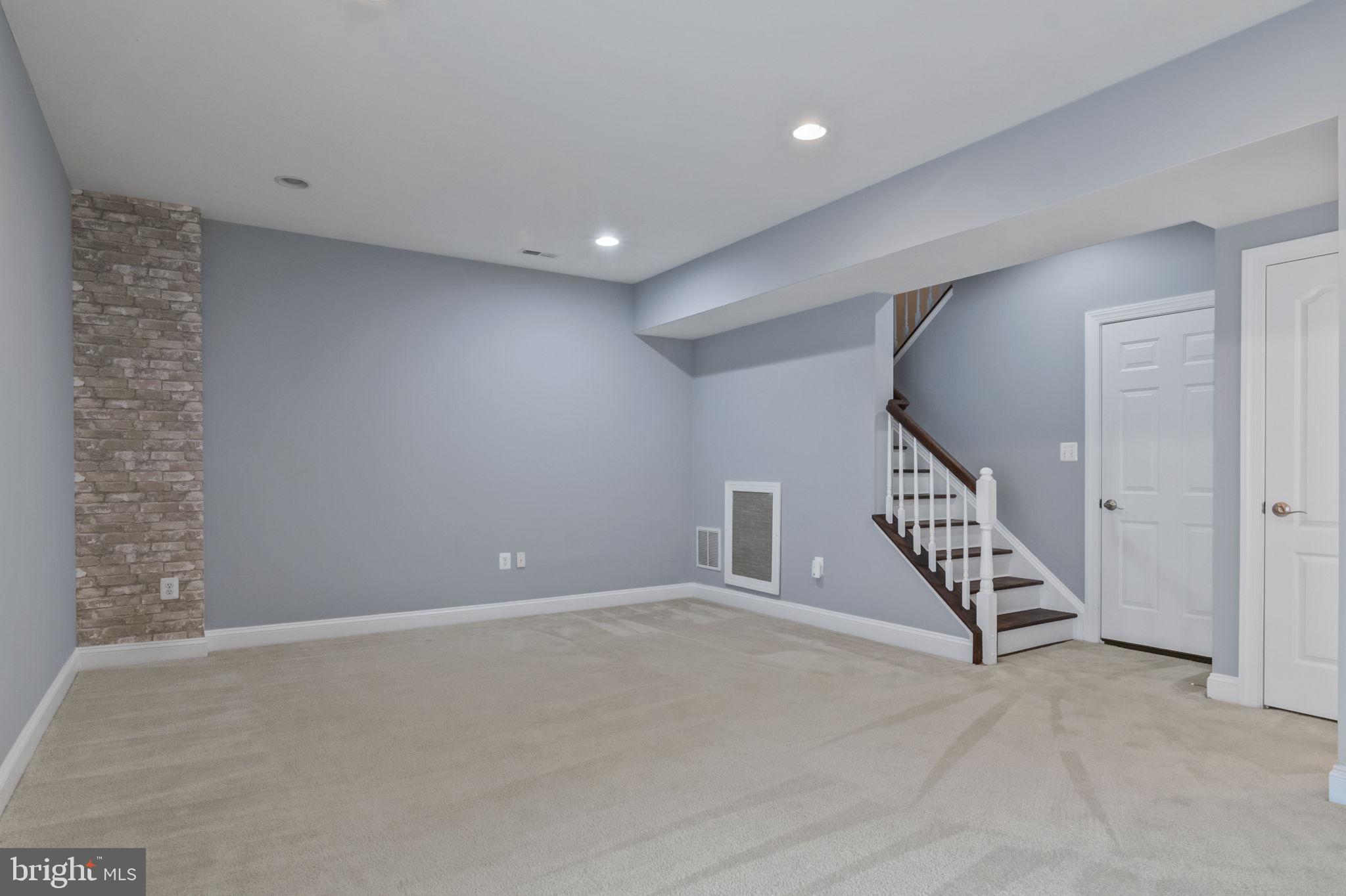 5893 Riverside Drive Woodbridge, VA 22193 - Photo 28 of 36 a view of an empty room