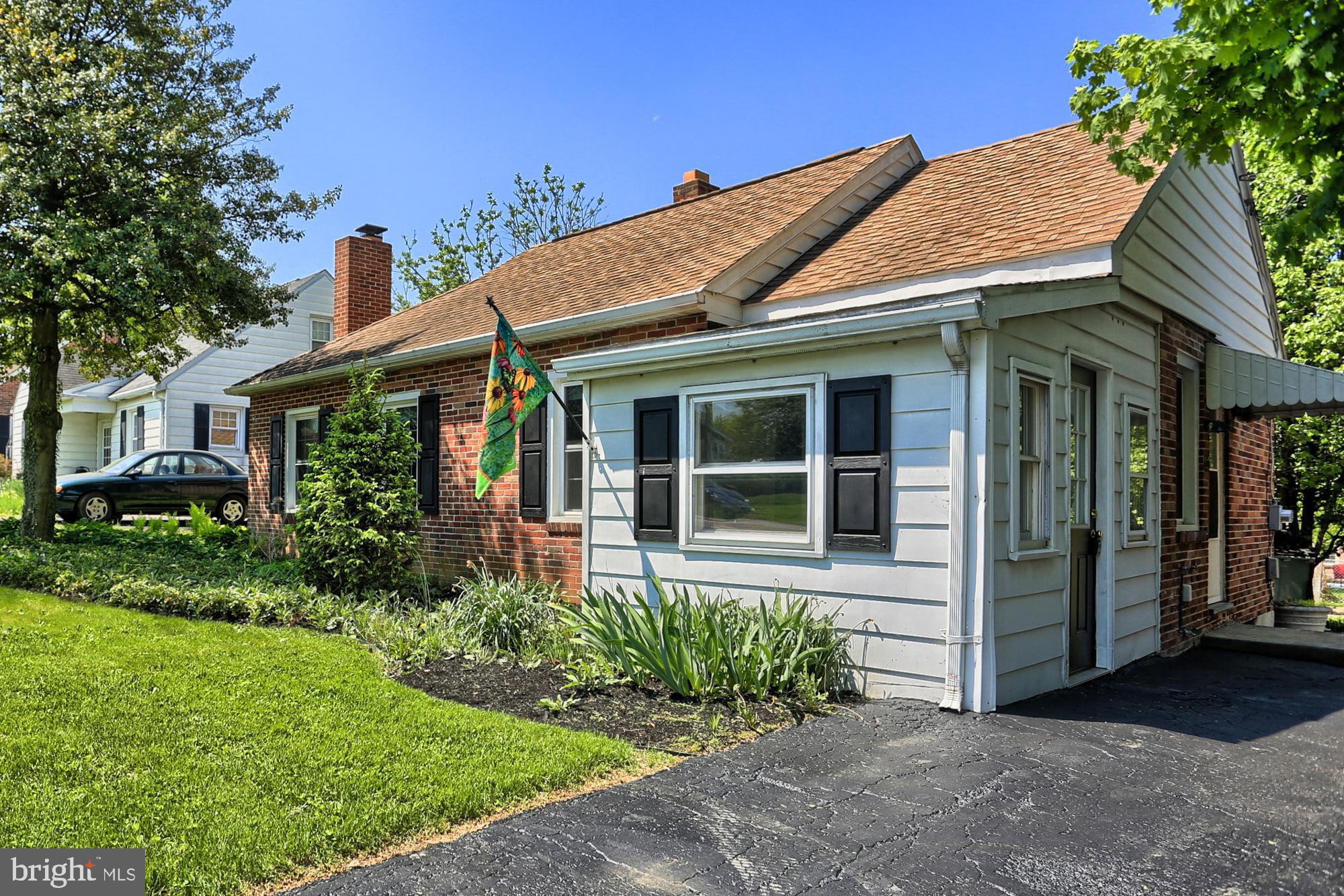 148 Edgewood Road York, PA 17402 - Photo 1 of 26 Gallery Image 1