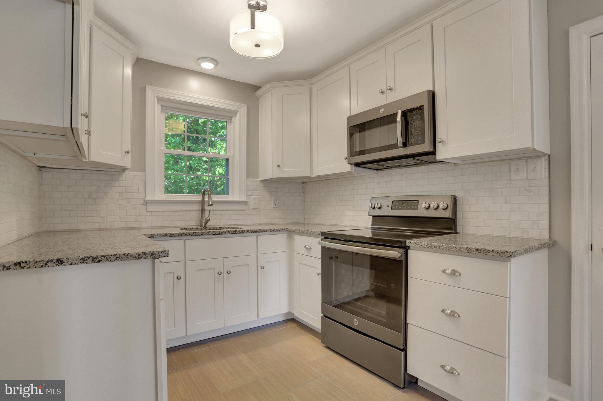 148 Edgewood Road York, PA 17402 - Photo 9 of 26 Gallery Image 9