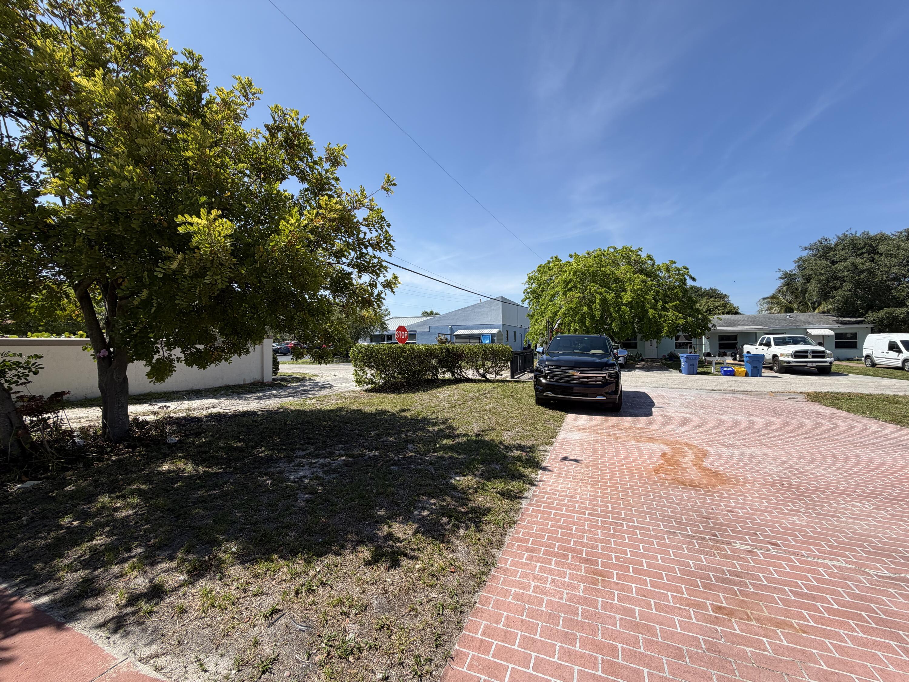 112 Prospect Road Lantana, FL 33462 - Photo 4 of 21 IMG_2114