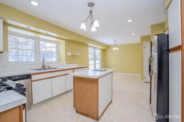 $735,000 | 3 Ascot Place, North Brunswick, NJ 08902