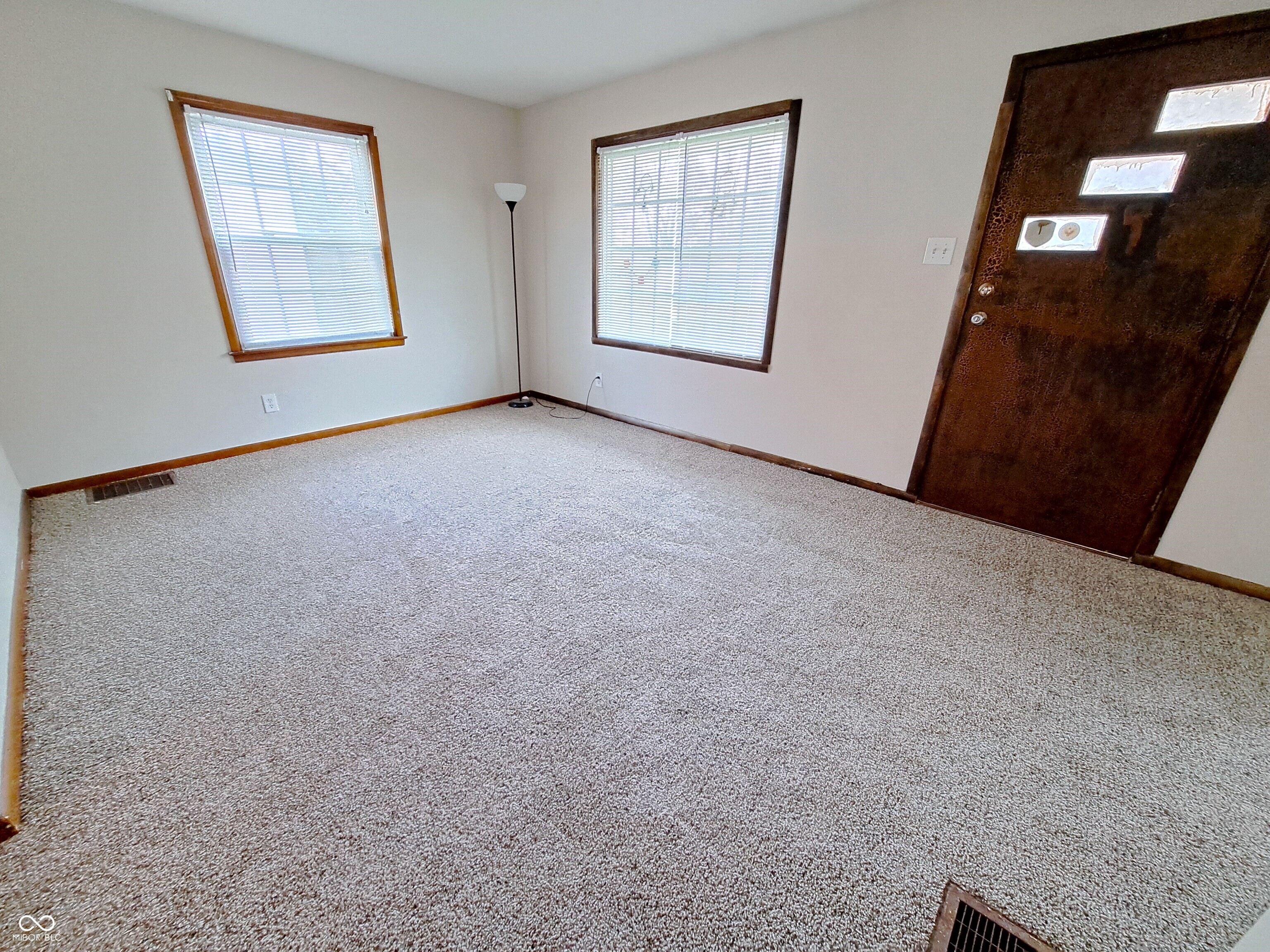 1506 North Kenmore Road Indianapolis, IN 46219 - Photo 4 of 23 Gallery Image 4
