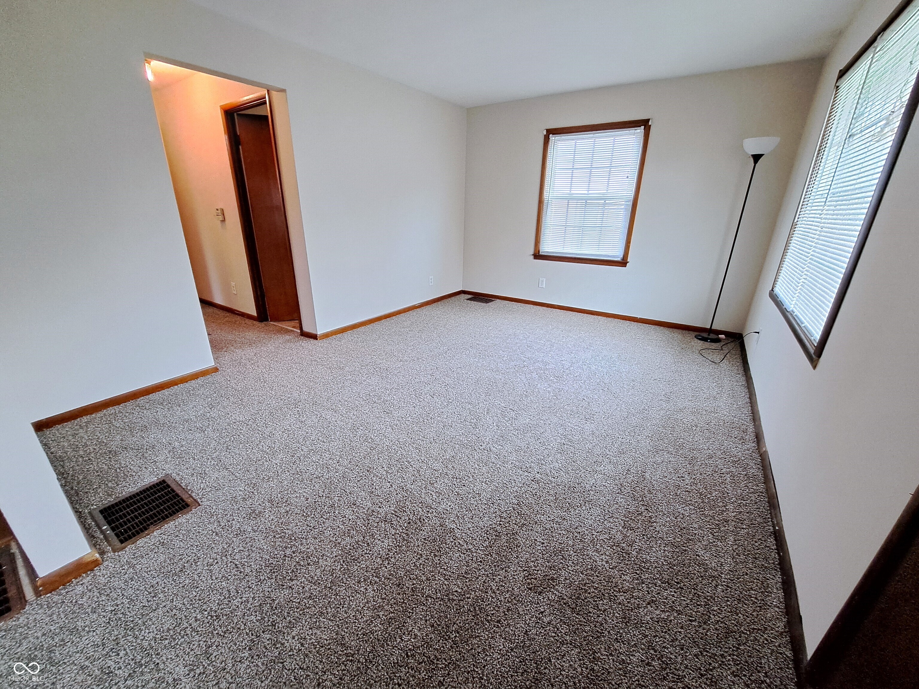 1506 North Kenmore Road Indianapolis, IN 46219 - Photo 5 of 23 Gallery Image 5