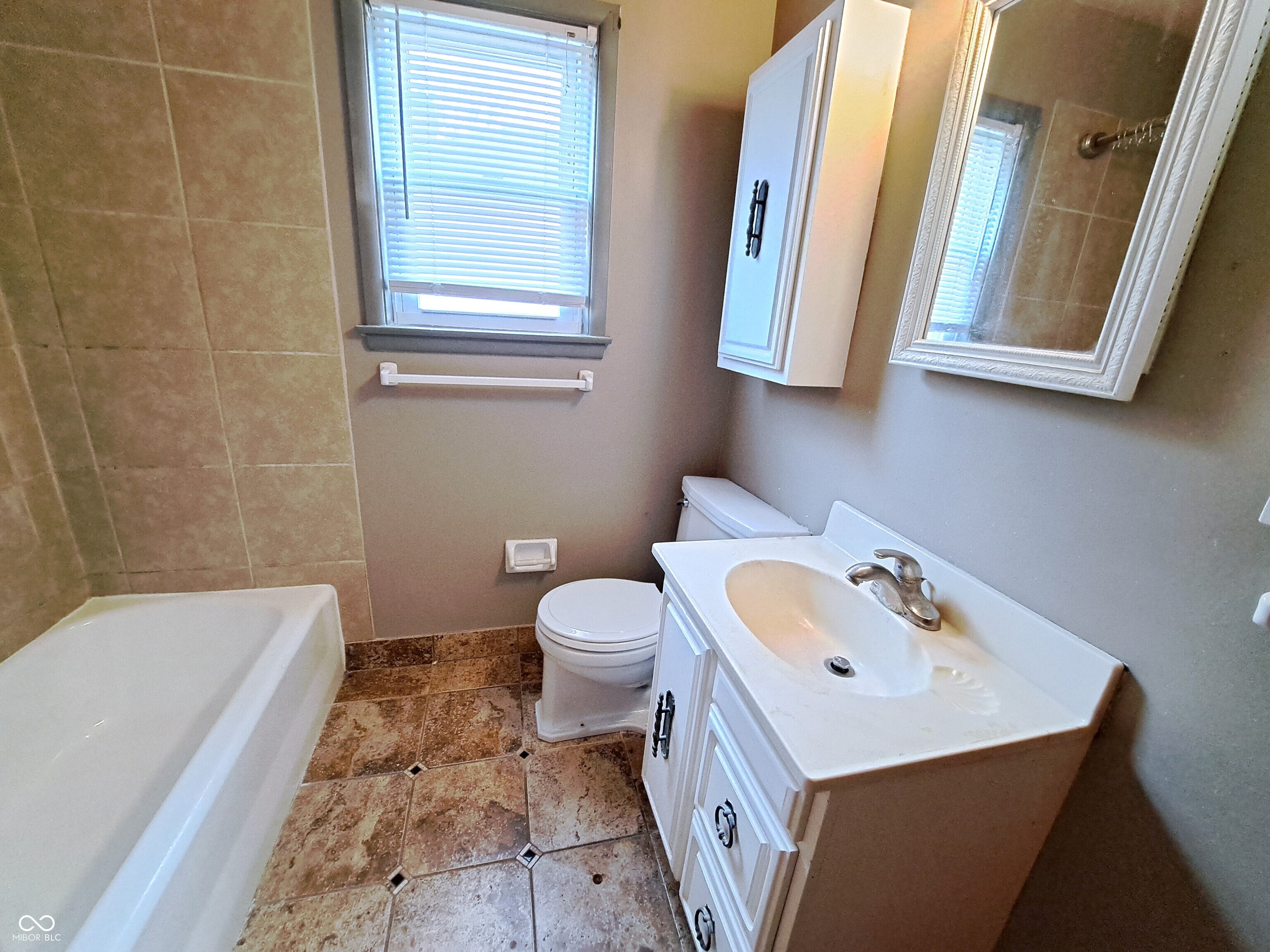 1506 North Kenmore Road Indianapolis, IN 46219 - Photo 10 of 23 Gallery Image 10