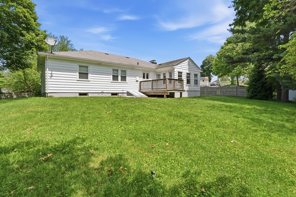 22 Maxdale Road Worcester, MA 01602 - Photo 31 of 34