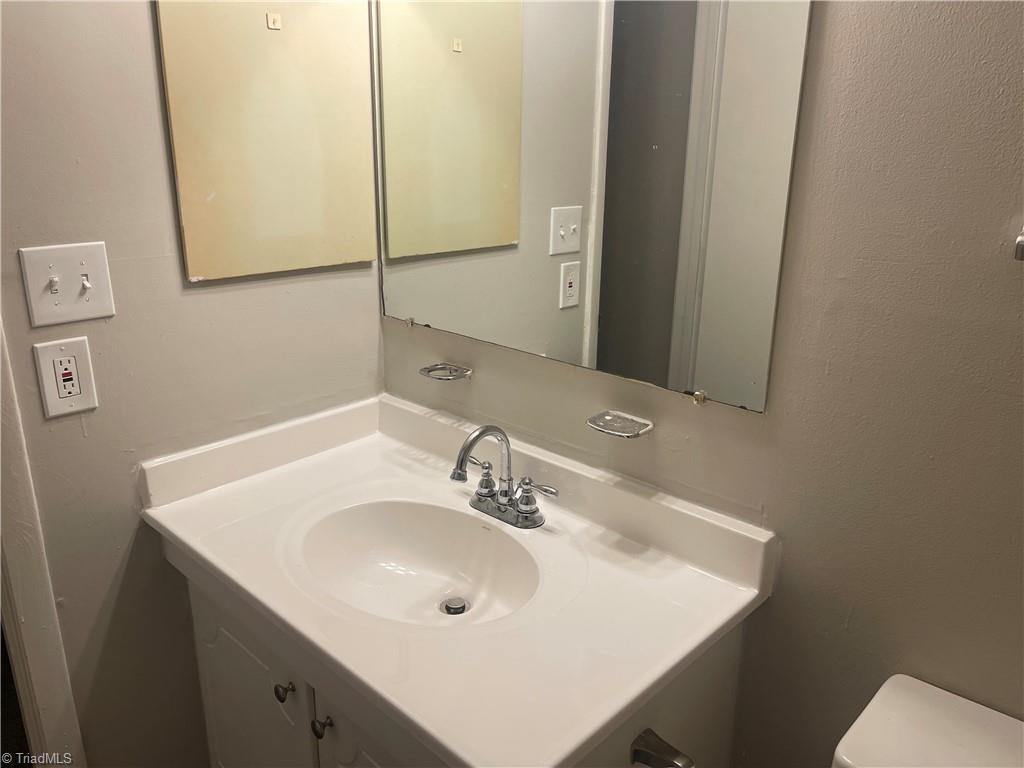 2270 Sunderland Road, Unit 12A Winston-Salem, NC 27103 - Photo 21 of 38 UPDATED PRIMARY COUNTERTOPS