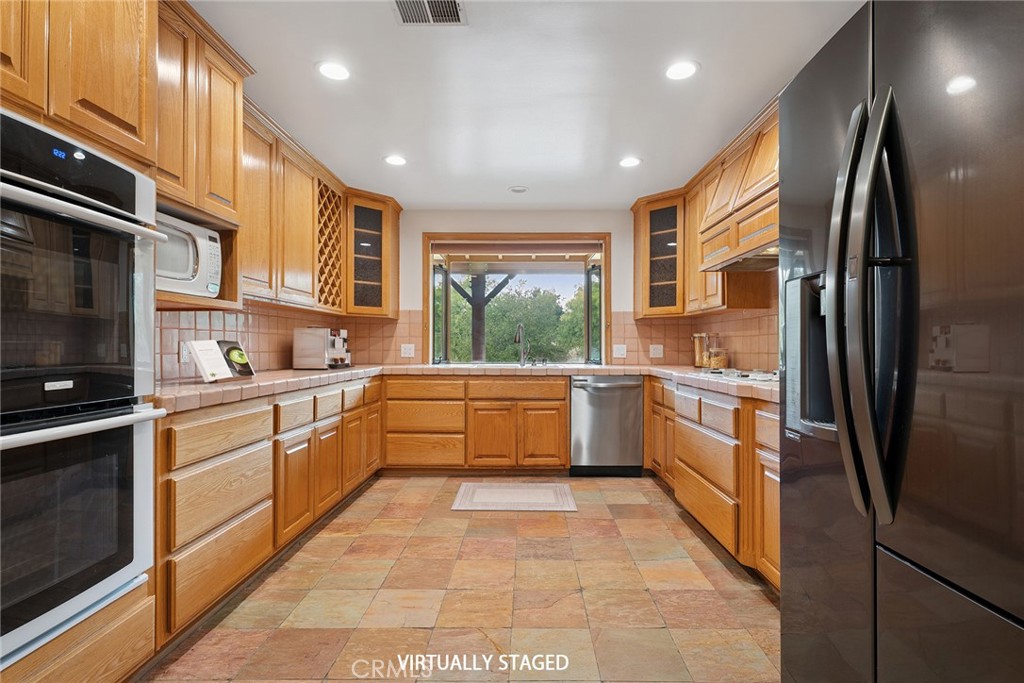 7254 Studio Road Canoga Park, CA 91304 - Photo 6 of 22