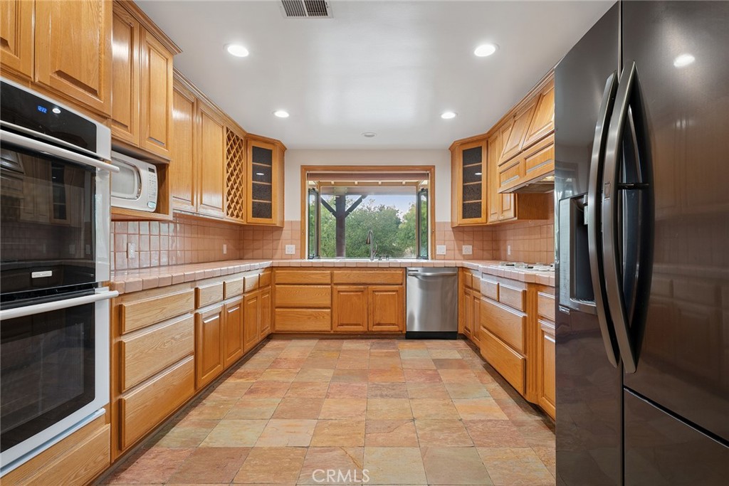 7254 Studio Road Canoga Park, CA 91304 - Photo 7 of 22
