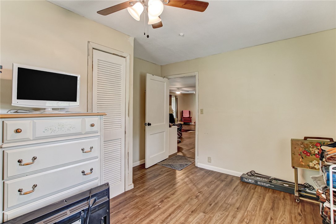 85091 Radio Avenue Yulee, FL 32097 - Photo 27 of 35 a view of a livingroom with a flat screen tv