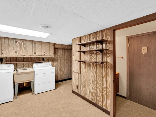 $625,000 | 1405 North English Settlement Avenue, Rochester, WI 53105