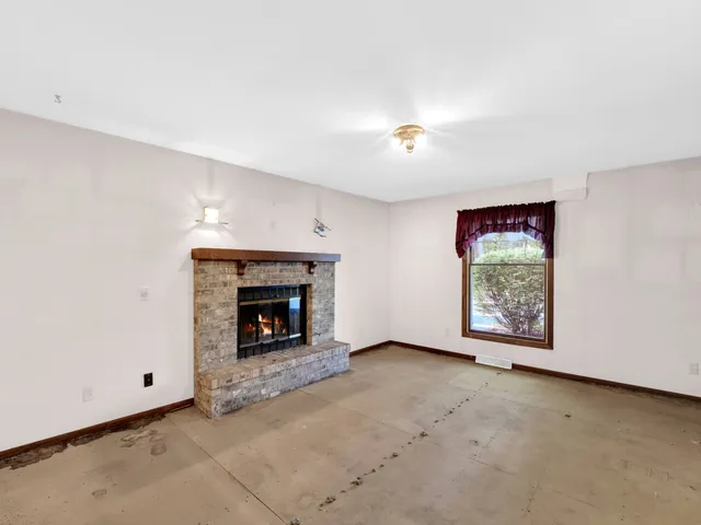 $625,000 | 1405 North English Settlement Avenue, Rochester, WI 53105