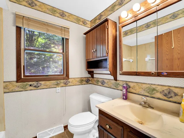 $625,000 | 1405 North English Settlement Avenue, Rochester, WI 53105