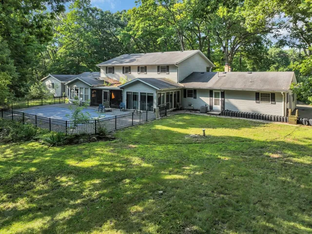 $625,000 | 1405 North English Settlement Avenue, Rochester, WI 53105