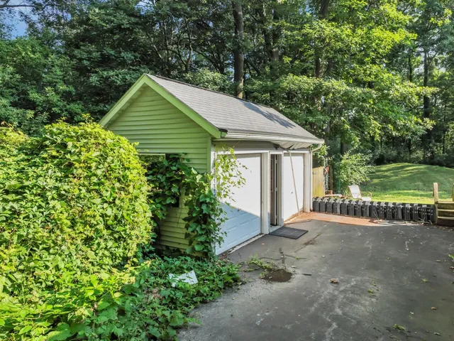 $625,000 | 1405 North English Settlement Avenue, Rochester, WI 53105