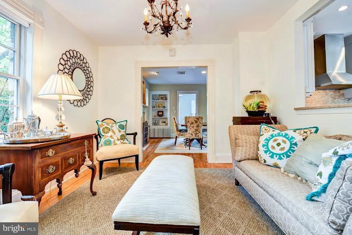 8316 Fort Hunt Road Alexandria, VA 22308 - Photo 9 of 30 Living Room