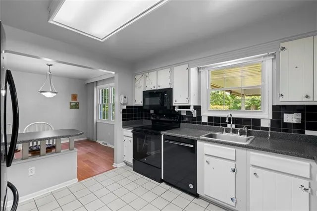 $285,000 | 13659 Wright Drive, North Huntingdon, PA 15642