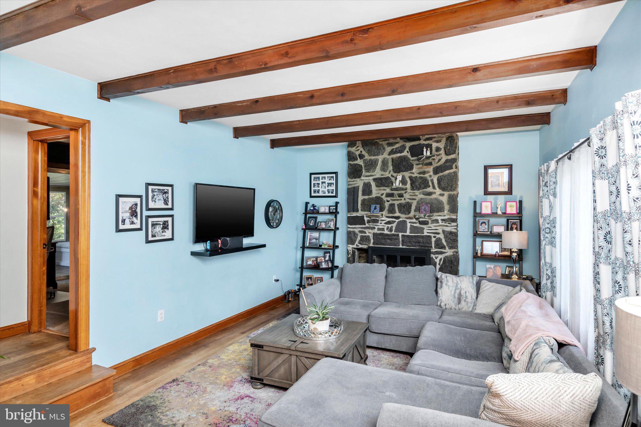 17 Georgetown Road Bordentown, NJ 08505 - Photo 13 of 35 Livingroom