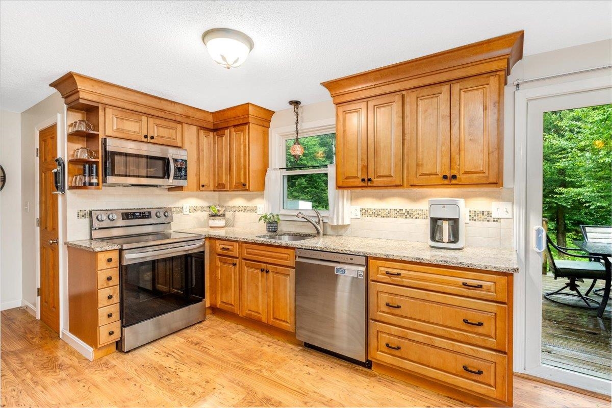 7 R Pingree Hill Road Derry, NH 03038 - Photo 3 of 27