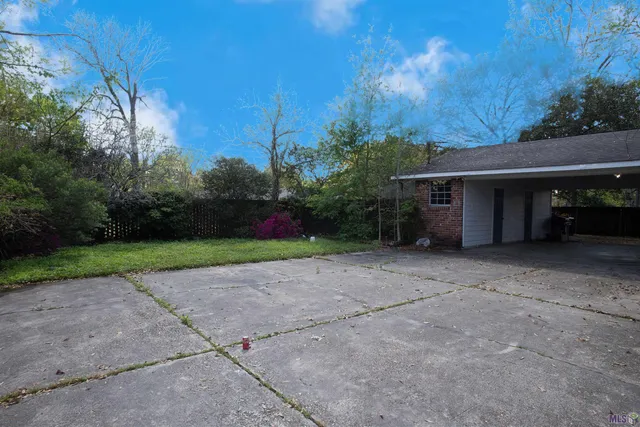 $335,000 | 10588 Goodwood Boulevard, Baton Rouge, LA 70815