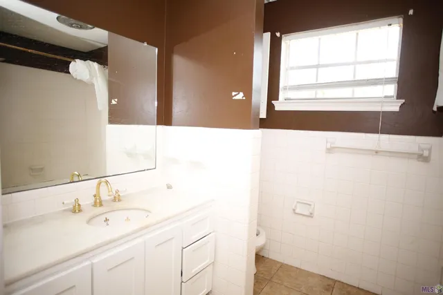 $335,000 | 10588 Goodwood Boulevard, Baton Rouge, LA 70815