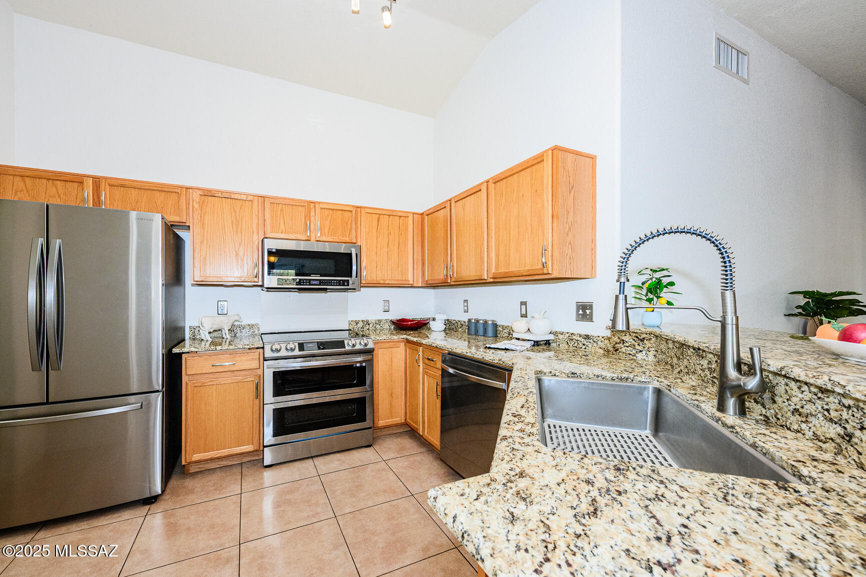 2300 West Golden Hills Road Tucson, AZ 85745 - Photo 23 of 47